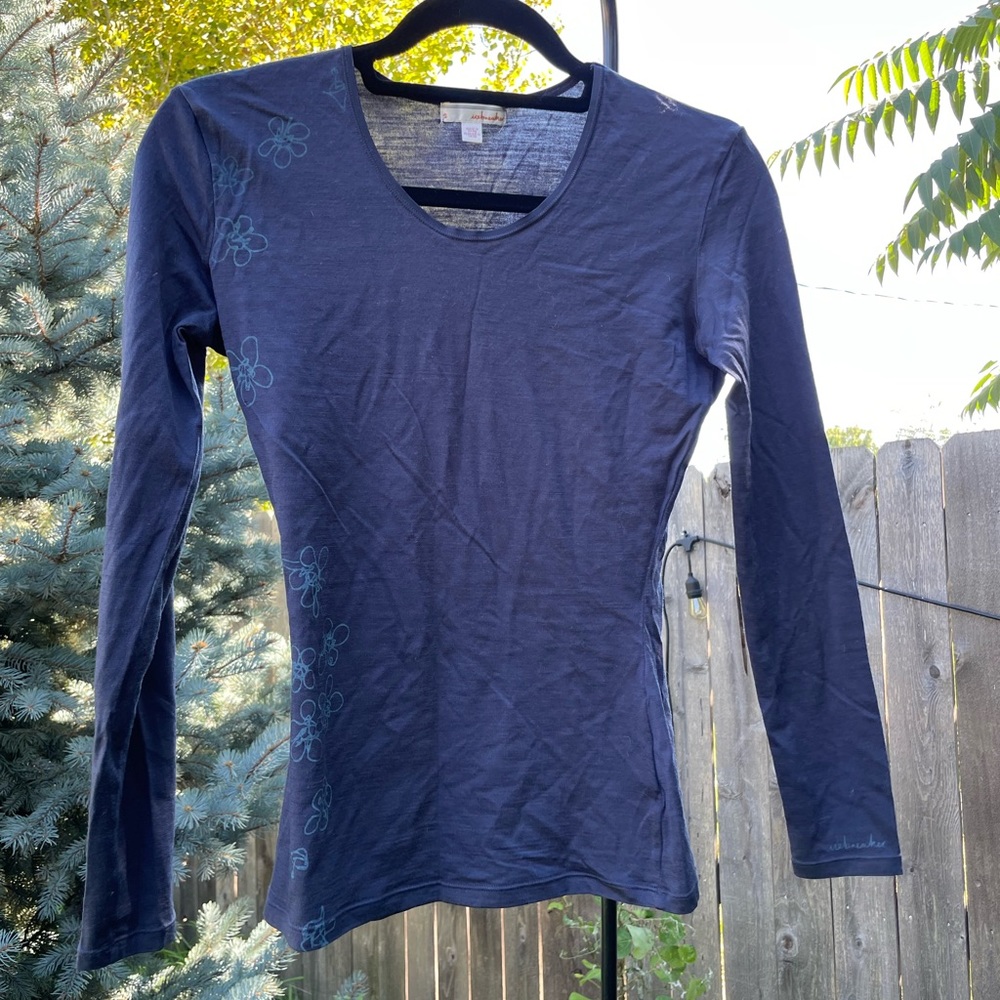 Indigo Icebreaker under layer in size small.